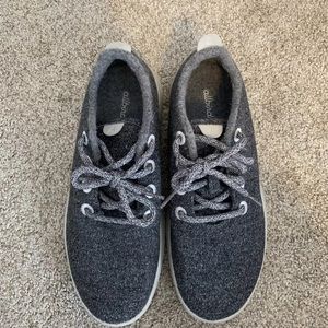 Allbirds Wool Runners Women Size 9, Grey. WORN ONCE! LIKE NEW!